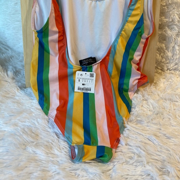 Hotness Colorful stripped one piece swimsuit🥰 - Picture 7 of 10